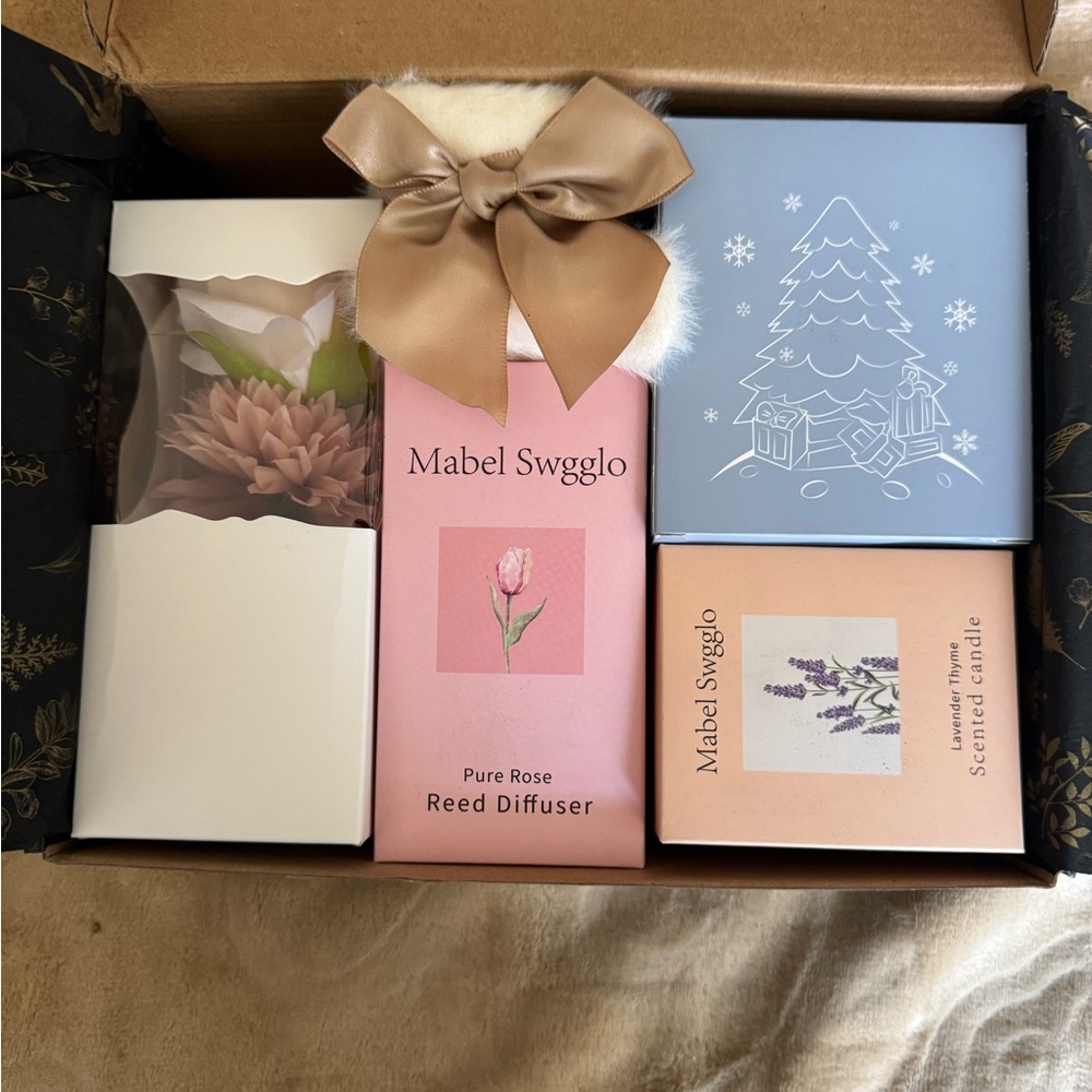 Mabel Swgglo Gift Set with Reed Diffuser and Scented Candle